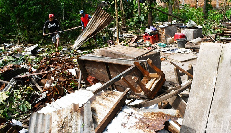 515 Bangunan Rusak Diterjang Puting Beliung Madiun - Bagian 2
