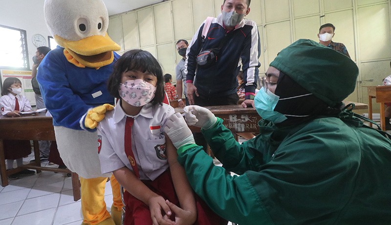 Anak Usia 6-11 Tahun di Jawa Timur Mulai Disuntik Vaksin Covid-19