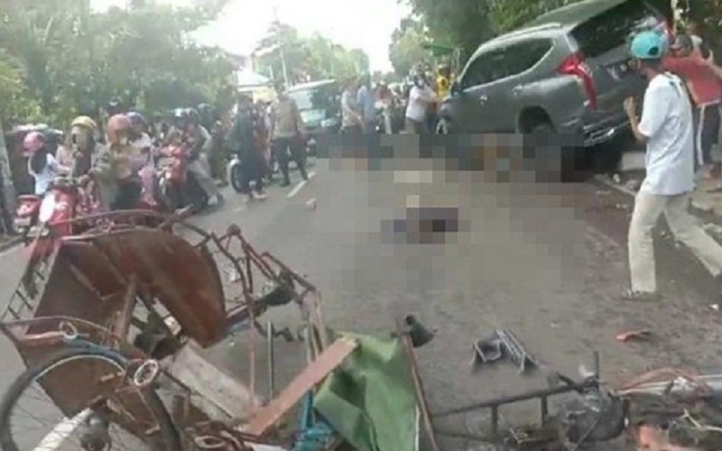 Sopir Pajero Sport Santai usai Tabrak 4 Becak di Palembang, Warganet Teriak Tes Urine 