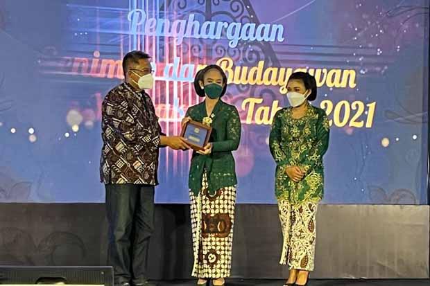 title Seniman dan Budyawan di Jogja Terima Pin Emas hingga Uang Rp20 Juta Seniman dan Budyawan di Jogja Terima Pin Emas hingga Uang Rp20 Juta
