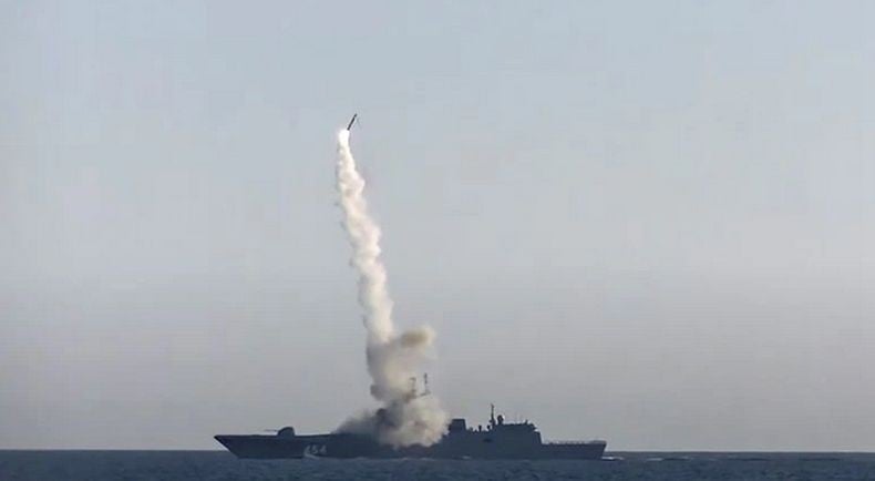 Kapal Perang Rusia, China dan Iran Latihan Tembakkan Artileri di Laut Arab