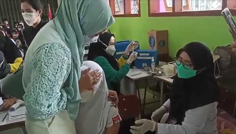 Kick Off Vaksinasi Covid-19 Anak di Pangkalpinang, Siswa Menangis saat Disuntik