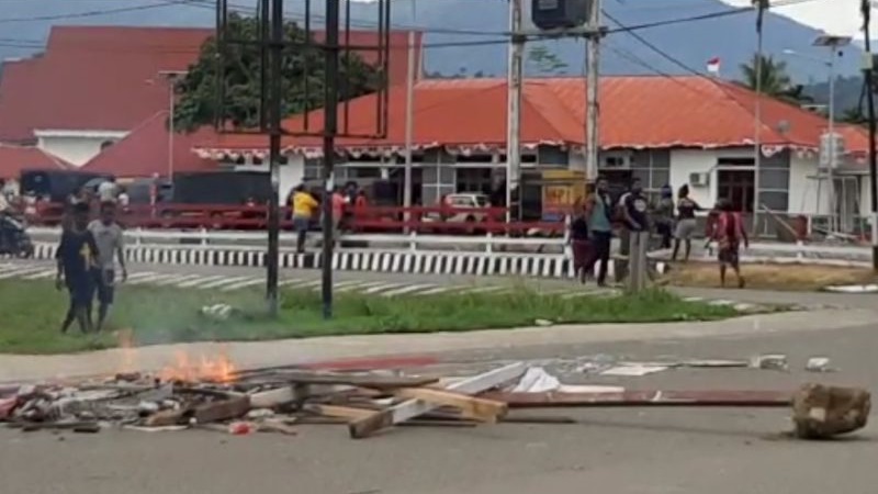 Akses Trans Papua Lumpuh akibat Warga Manokwari Selatan Tutup Jalan
