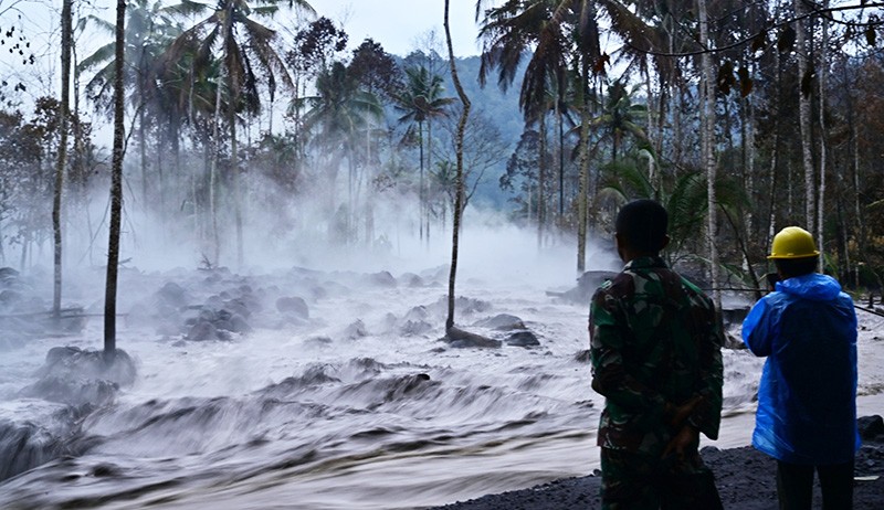 Waspada Banjir Lahar Hujan Gunung Semeru - Bagian 1