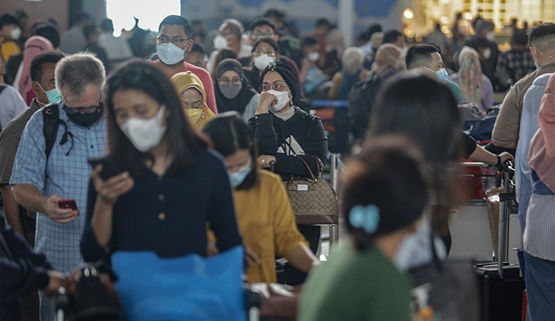 Penampakan Penumpang Bandara Soekarno Hatta Menumpuk di Terminal 3 - Bagian 2