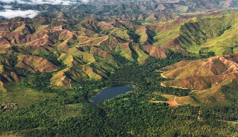 Pemandangan Indah Pulau Buru dari Udara, Ada Danau Rana di Tengahnya