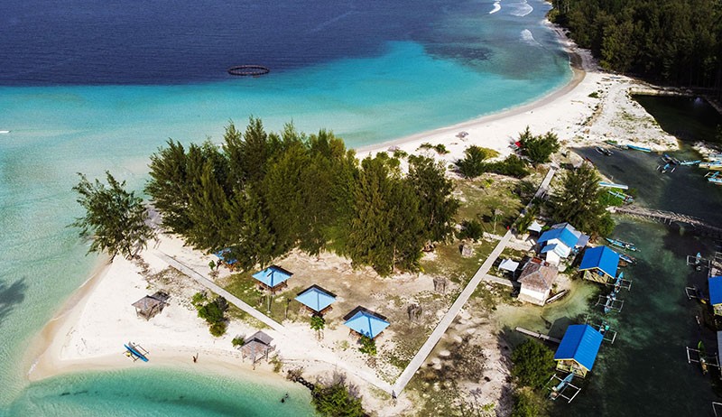 Indahnya Pasir Putih Pantai Jikumerasa Pulau Buru - Bagian 2