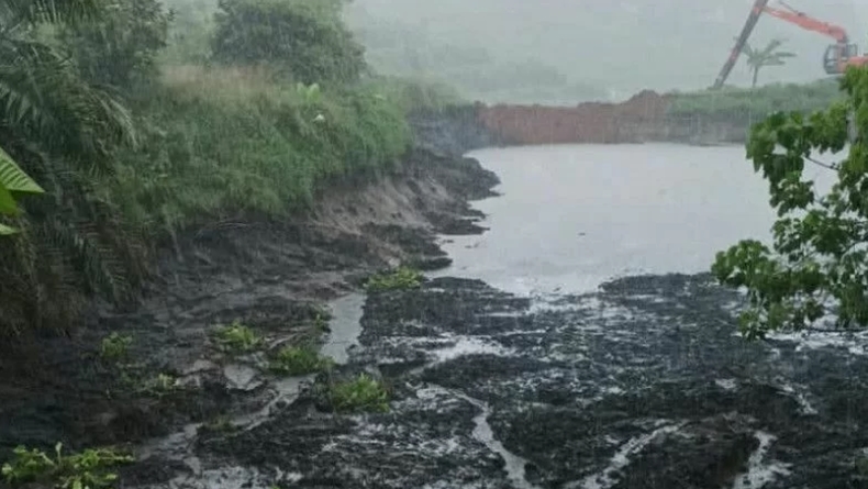 Terungkap, Ini Penyebab Air Sungai Batang Jujuhan Tercemar dan Berubah Jadi Hitam
