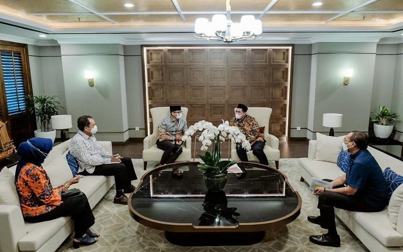 title Dikunjungi Gus Yasin, Menparekraf Dukung Perluasan Lapangan Kerja SDM Parekraf Jateng Dikunjungi Gus Yasin, Menparekraf Dukung Perluasan Lapangan Kerja SDM Parekraf Jateng
