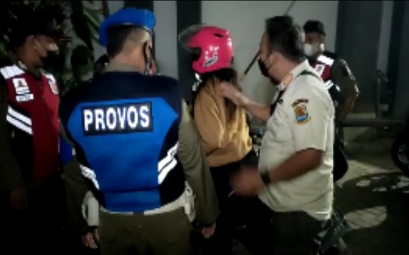 Asyik Berduaan di Kamar Hotel, 17 Pasangan Mesum Digiring ke Kantor Satpol PP Cirebon