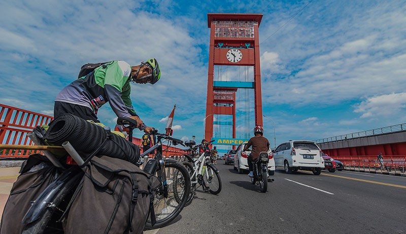 2 Warga Tangsel Pergi Haji Naik Sepeda Tiba di Palembang - Bagian 4