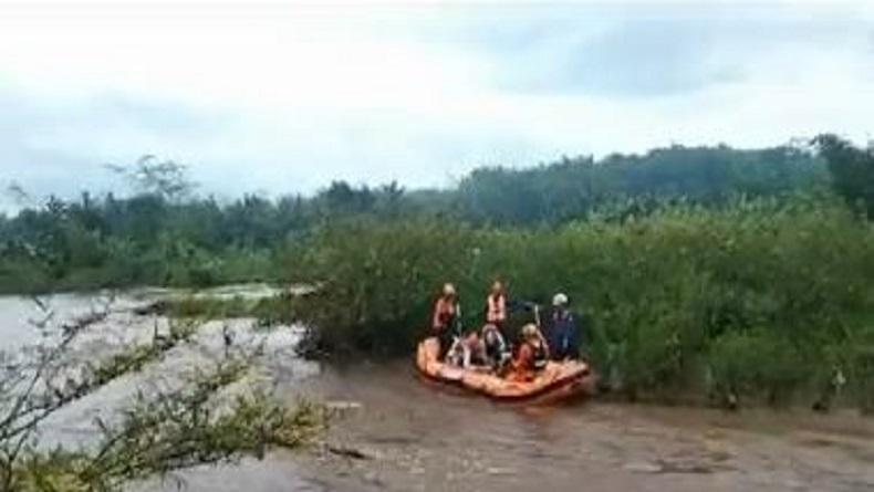 Susur Sungai Naik Jeep, 5 Warga Magelang Terjebak Banjir 