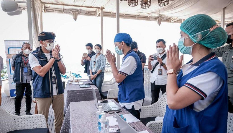 Tinjau Sentra Vaksinasi WNA di Tanjung Benoa Bali, Menparekraf: Ini Bagian dari Pemulihan Ekonomi