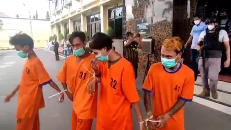 Teler akibat Dicekoki Miras, Siswi SMP di Cirebon Diperkosa Bergilir 4 Pemuda
