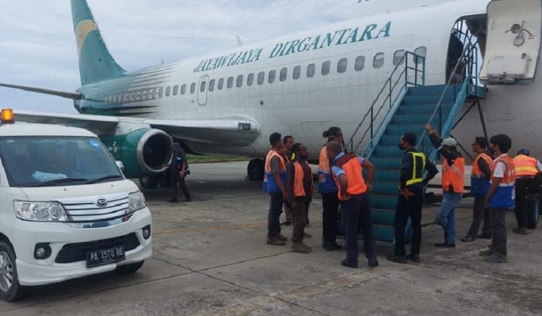 3 Menit Mengudara, Pesawat Cargo Kembali ke Bandara Sentani gegara Mesin Meledak