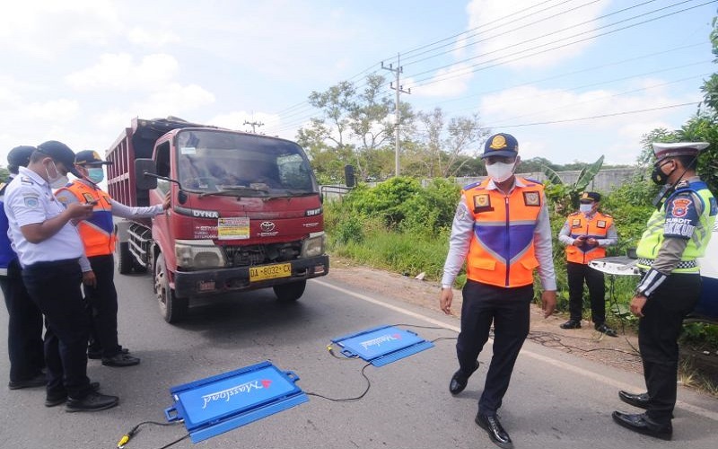 155 Truk Bermuatan Melebihi Tonase Melintas di Kalsel Ditindak