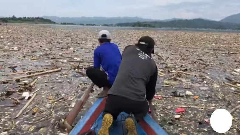 Viral Waduk Jatigede Sumedang Penuh Sampah Plastik, Netizen: Endonesyah Banget