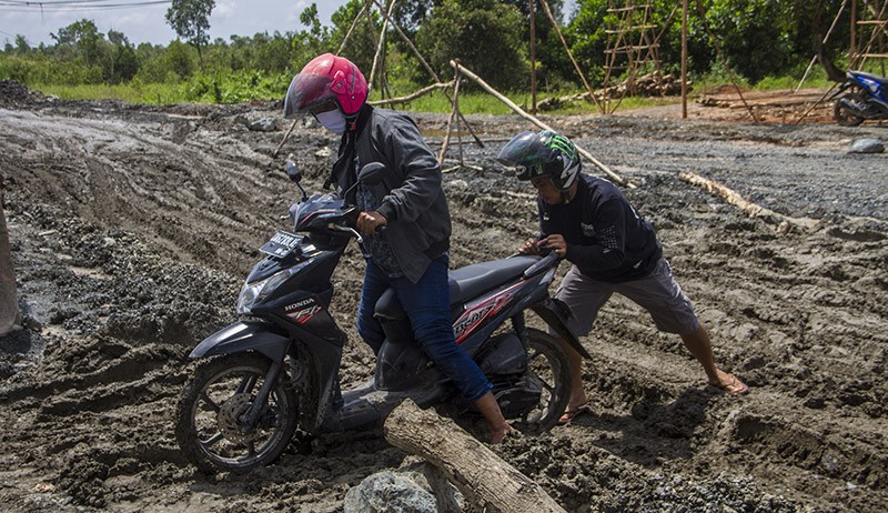 Penampakan Jalan Trans Kalimantan Rusak Parah - Bagian 1
