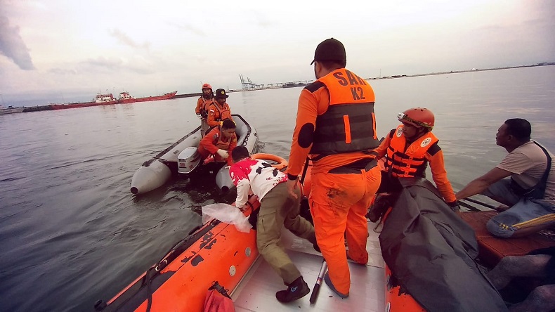 title Jatuh di Laut Pelabuhan Paotere Makassar, Pemilik Kapal Ditemukan Tewas Jatuh di Laut Pelabuhan Paotere Makassar, Pemilik Kapal Ditemukan Tewas