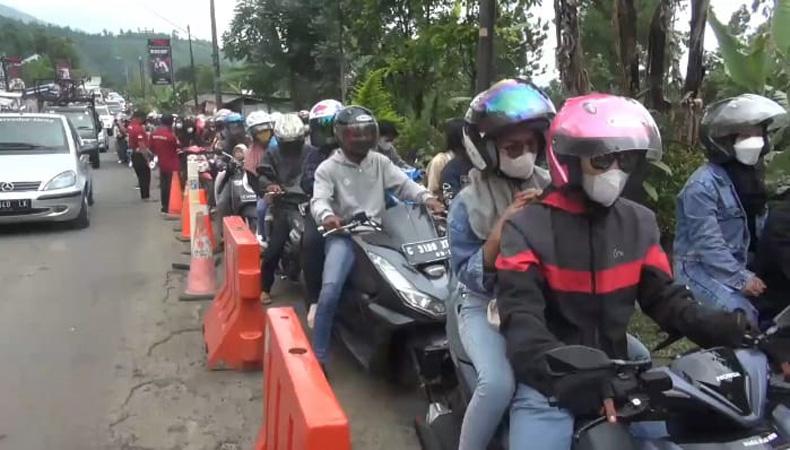 Jelang Nataru, Objek Wisata Guci Tegal Dipadati Ribuan Wisatawan
