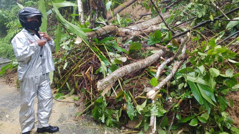 title Tanah Longsor di Gunungsitoli, Satu Warga Tewas Tertimbun Tanah Longsor di Gunungsitoli, Satu Warga Tewas Tertimbun