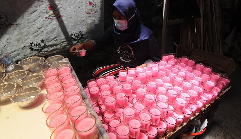 Produksi Lilin Meningkat Jelang Natal - Bagian 2