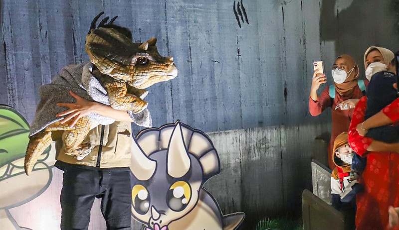 Penampakan Dinosaurus Masuk Mal, Ada T-Rex dan Raptor - Bagian 1