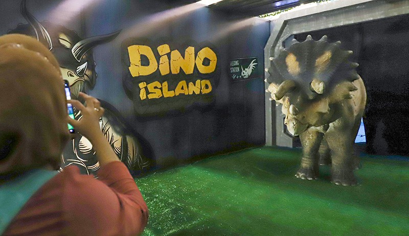 Penampakan Dinosaurus Masuk Mal, Ada T-Rex dan Raptor - Bagian 3