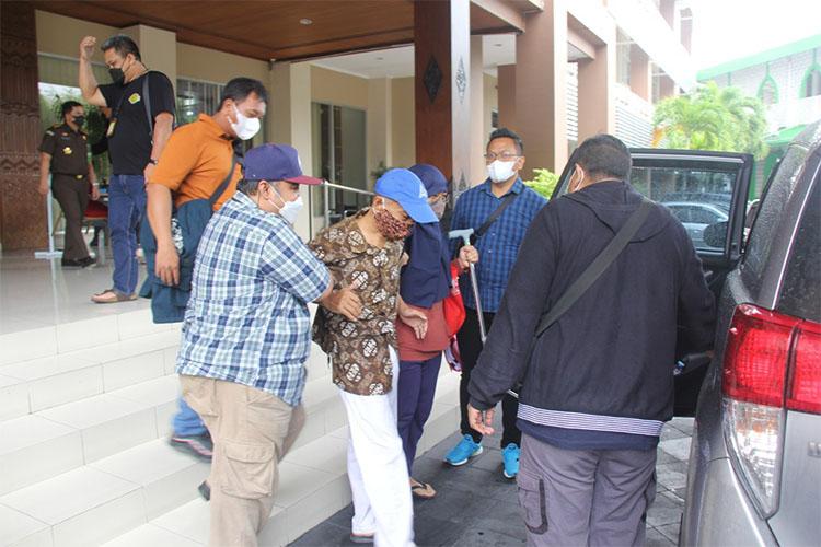 title Ditangkap Kejati DIY, Buronan kasus Korupsi PLN Sidoarjo Dijebloskan ke Lapas Wirogunan Ditangkap Kejati DIY, Buronan kasus Korupsi PLN Sidoarjo Dijebloskan ke Lapas Wirogunan