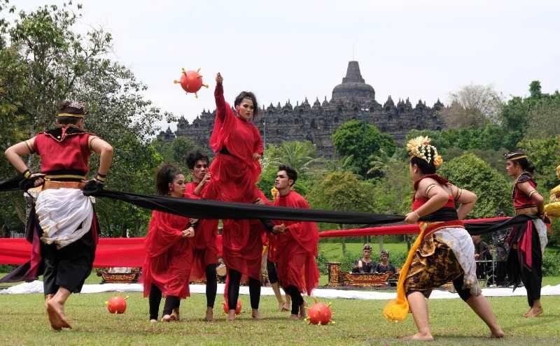 Mahasiswa ISI Kolaborasi dengan Anak Pelaku Wisata Pentas Kolosal di Borobudur