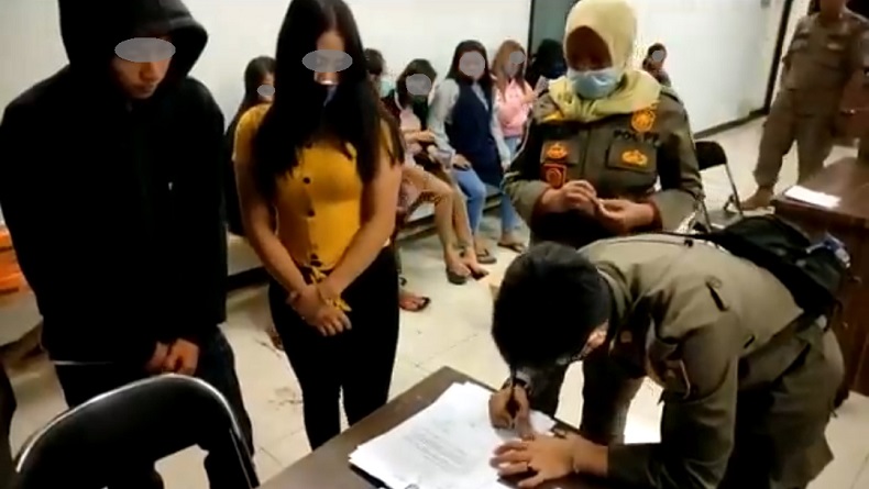 12 PSK di Warung Remang-remang Cipatat Terjaring Razia Satpol PP KBB