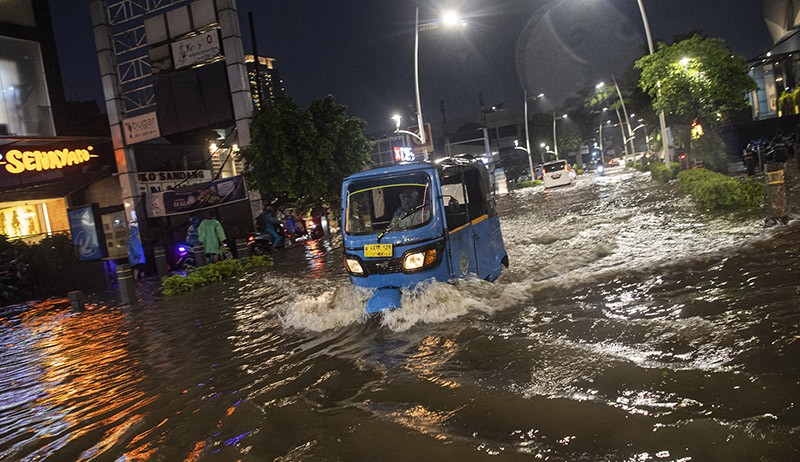 Jakarta Hujan Deras, Kawasan Kemang Terendam Banjir - Bagian 3