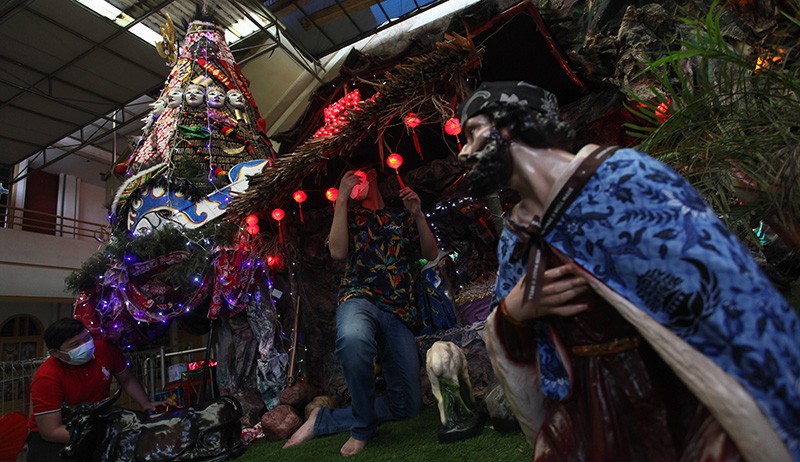 Dekorasi Natal dengan Ornamen Budaya Indonesia - Bagian 1