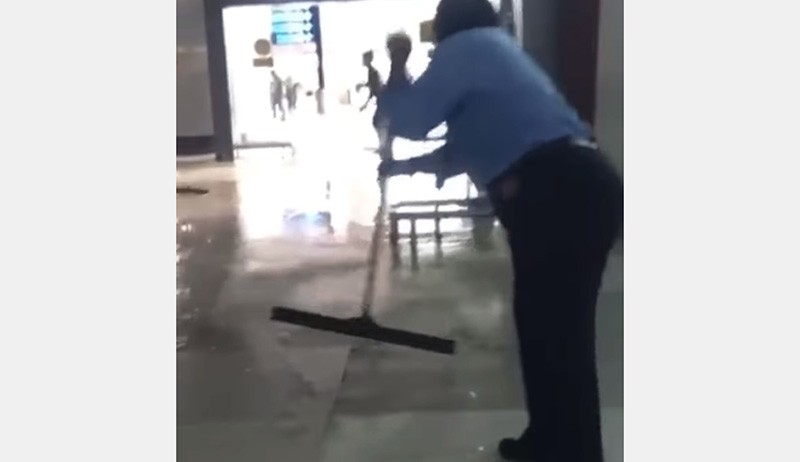 Foto-Foto Terminal 3 Bandara Soekarno Hatta Banjir - Bagian 3