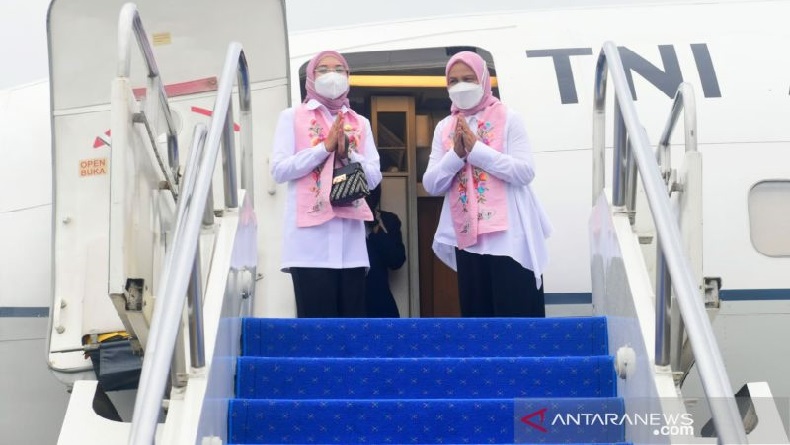 Ibu Negara Iriana Jokowi Tinjau Vaksinasi Anak Usia 6-11 Tahun di Kota Bandung