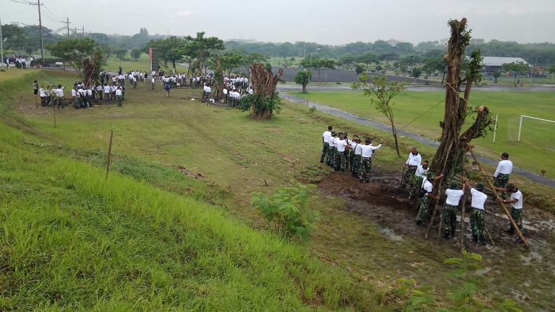 Marinir dan Awak Media Tanam Beringin-Beringin Raksasa, Ada Apa?