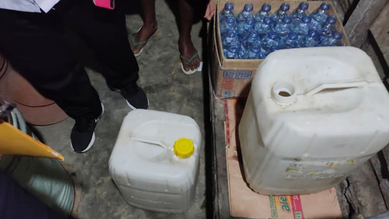 Ratusan Botol Miras Cap Tikus dari Kotabunan Selatan dan Buyat Selatan Disita