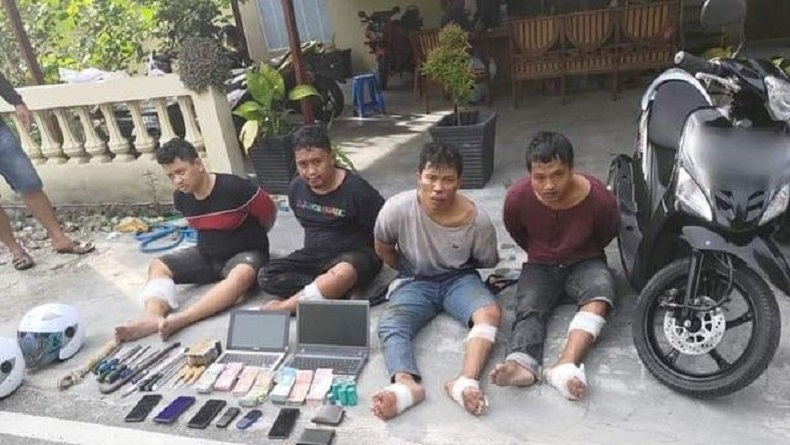 title Komplotan Pembobol Minimarket Ditembak Polisi, Diamankan di Sekitar Bandara Komplotan Pembobol Minimarket Ditembak Polisi, Diamankan di Sekitar Bandara
