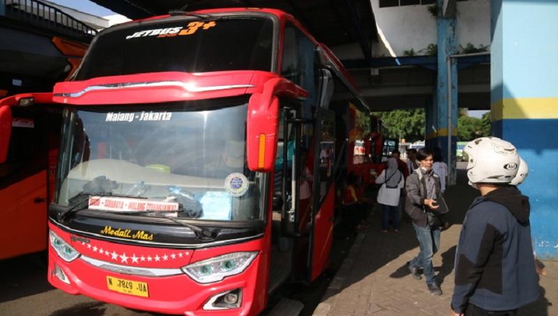 Ratusan Penumpang Padati Terminal Arjosari Malang Jelang Libur Nataru