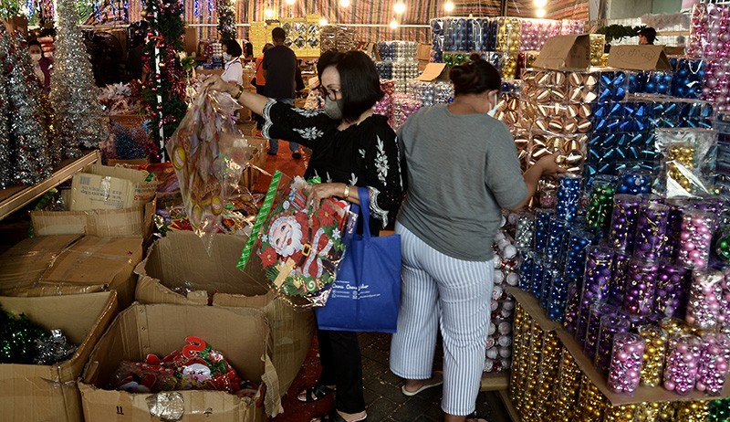 Penjualan Dekorasi Natal di Manado Meningkat 200 Persen - Bagian 2
