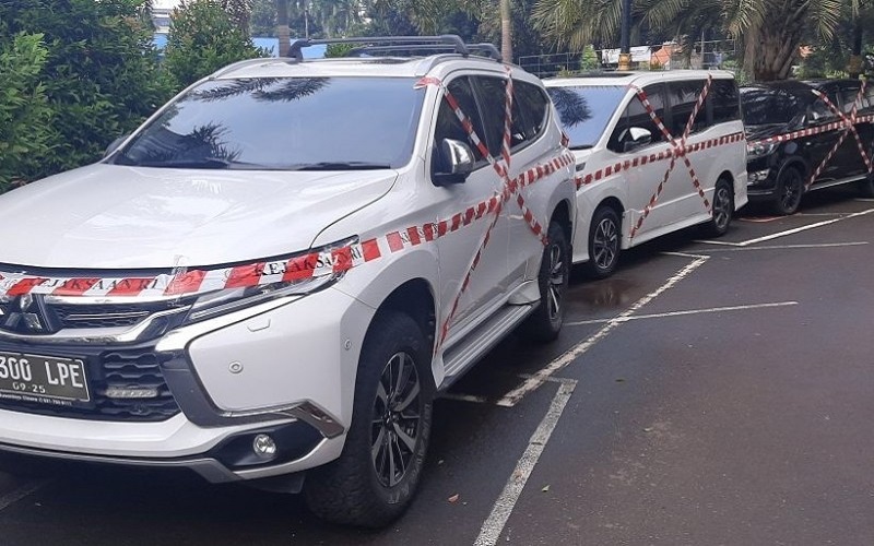 Penampakan Deretan Mobil Mewah Barang Bukti Kasus Korupsi dengan Tersangka Alex Noerdin 