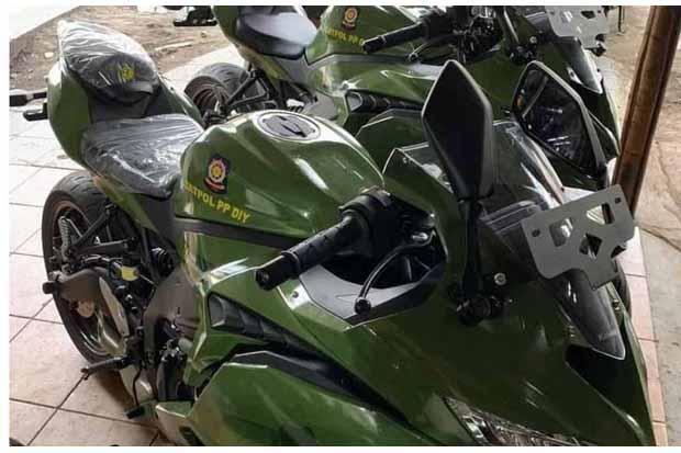 Keren, Satpol PP DIY Pakai Ninja ZX-25R 250 CC untuk Pengawalan 