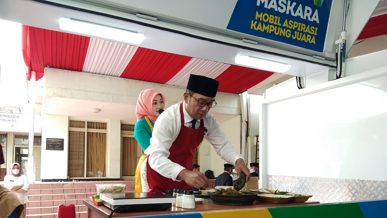 Hari Ibu 2021, Ridwan Kamil Masak Sambal Jengkol Teri ala Bung Karno