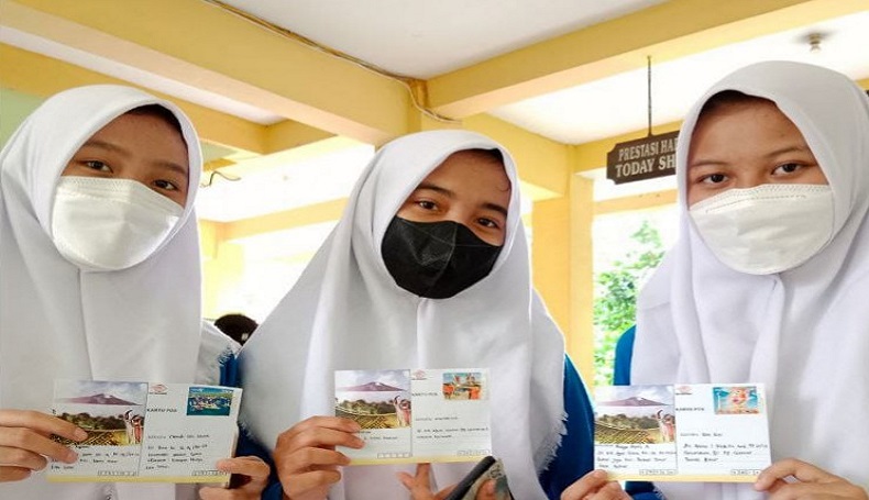 Pelajar Sejumlah Daerah di Indonesia Serentak Tulis Surat untuk Ibunda Tercinta