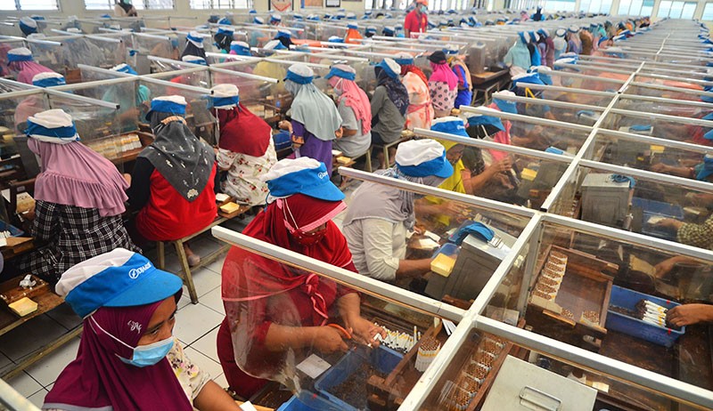 Cukai Rokok Naik 12 Persen Mulai Januari 2022 - Bagian 1