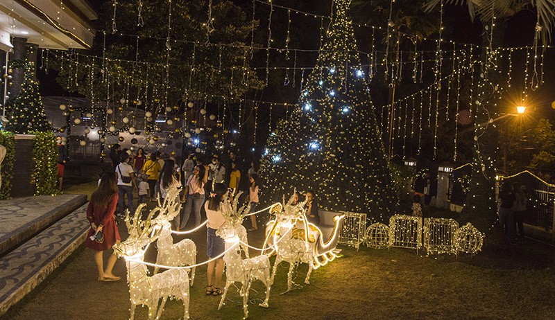 Gemerlap Dekorasi Natal di Rumah Dinas Wali Kota Ambon - Bagian 1