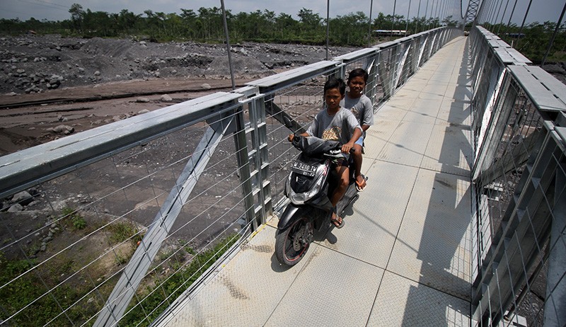 Jembatan Gantung Kaliregoyo Sepanjang 198 Meter Menghubungkan Desa di Lumajang - Bagian 3