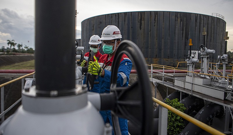 Penampakan Tangki Penampungan Minyak Terbesar di Indonesia - Bagian 3