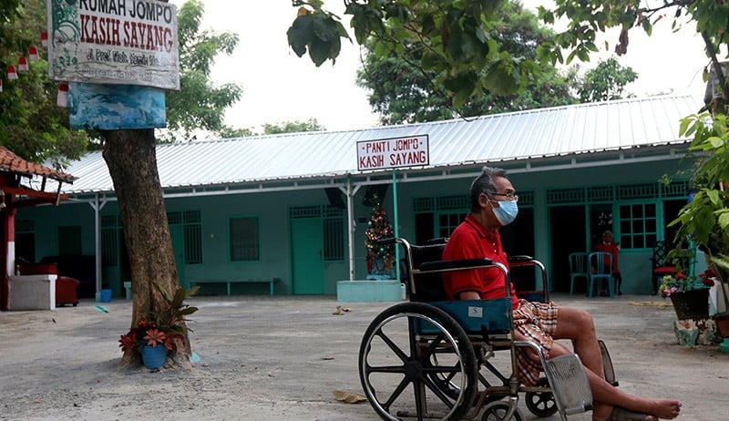 Melihat Aktivitas Penghuni Panti Jompo Kasih Sayang Bekasi - Bagian 2