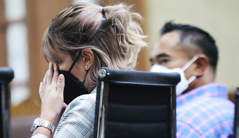 Nia Ramadhani Meneteskan Air Mata Dituntut 12 Bulan Rehabilitasi - Bagian 2
